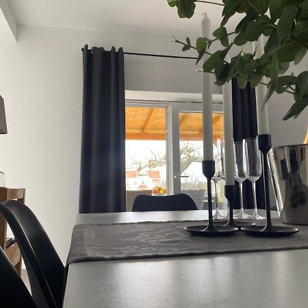 Holiday House Lucia ซูโกชัน ภายนอก รูปภาพ