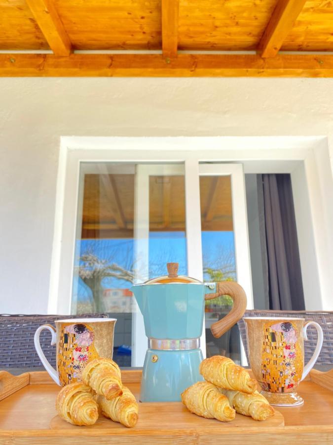 Holiday House Lucia ซูโกชัน ภายนอก รูปภาพ