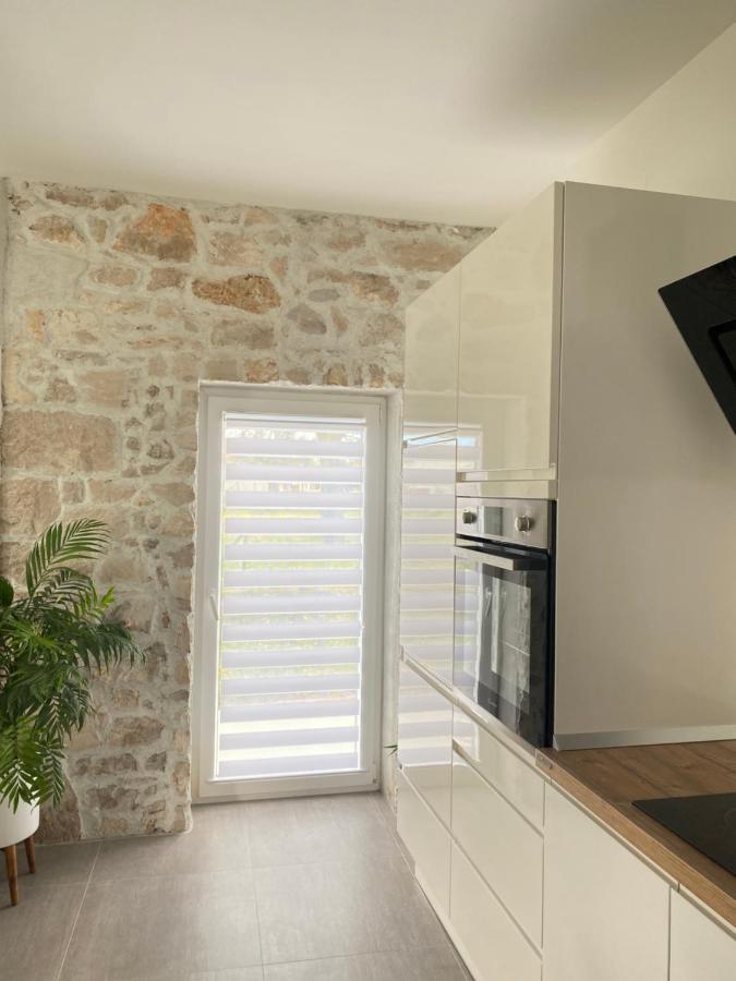 Holiday House Lucia ซูโกชัน ภายนอก รูปภาพ