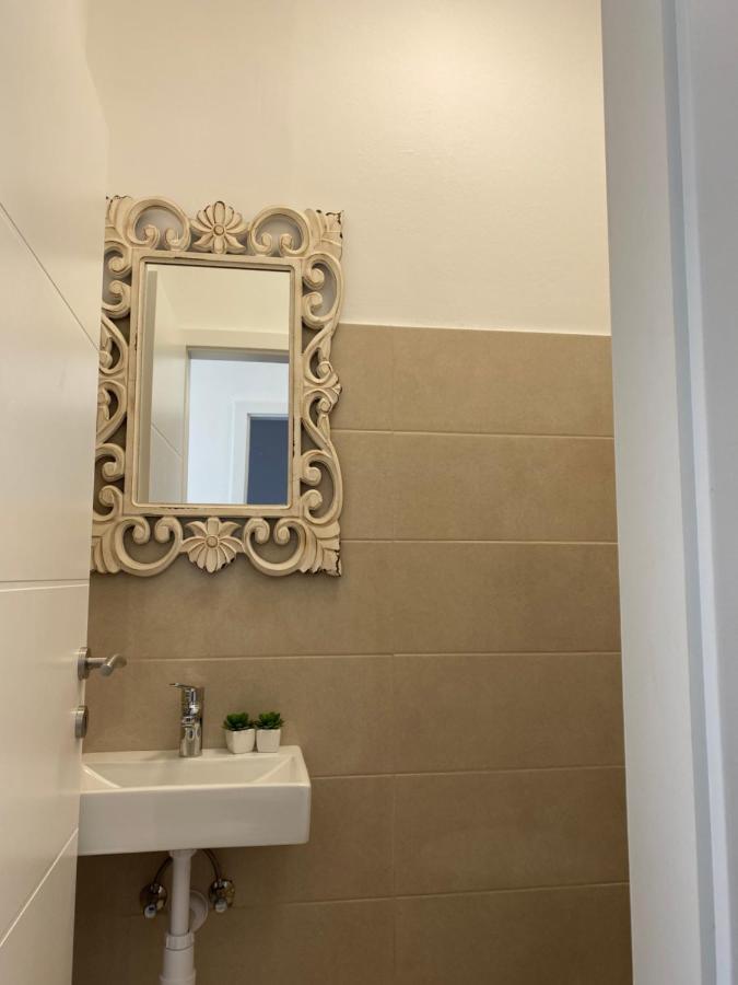 Holiday House Lucia ซูโกชัน ภายนอก รูปภาพ