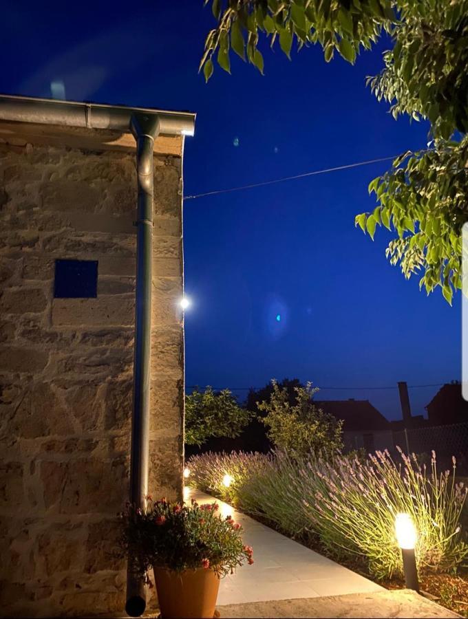 Holiday House Lucia ซูโกชัน ภายนอก รูปภาพ